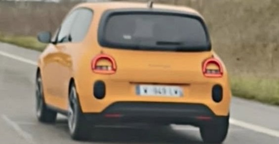 Разве новый Renault Twingo не мил на дороге?