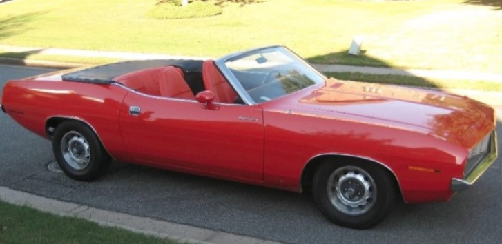 Нереставрированный Plymouth Barracuda 1971 года выпуска с редкими заводскими опциями и небольшим пробегом